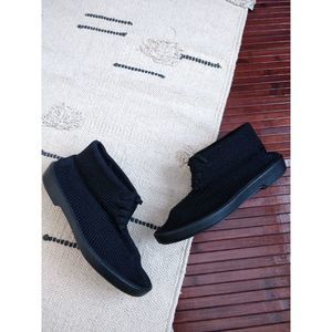 Arcopedico “Pelouche” Black Knit Ankle Slipper Booties 7.5
